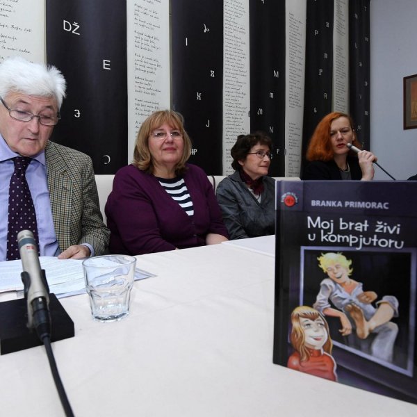 Predstavljanje knjige Moj brat živi u kompjutoru u Društvu književnika 2018 Snimio Marko Lukunić